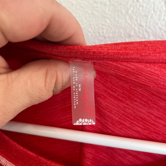 Free People FP MOVEMENT Right On Run Layer Shirt Winterberry Red Size Medium - Picture 7 of 11